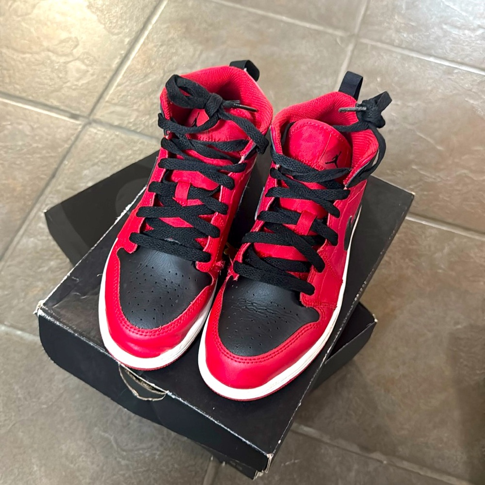 Jordan 1 Red, Black and White